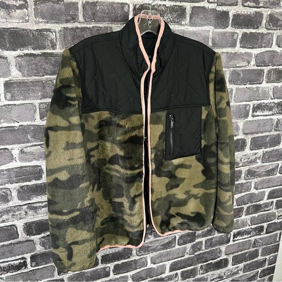 NWT Rails Wesley Front Zip Faux Fur Jacket - size M - Picture 3 of 16